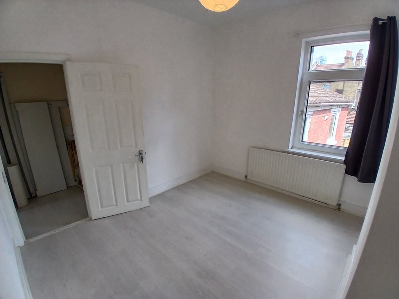 Room Doggett Road in Greater London