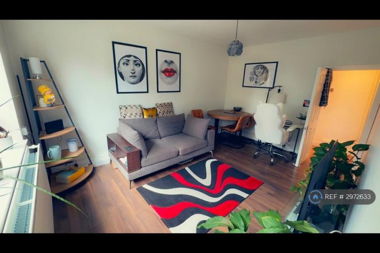 Room Ainsworth Way in Greater London