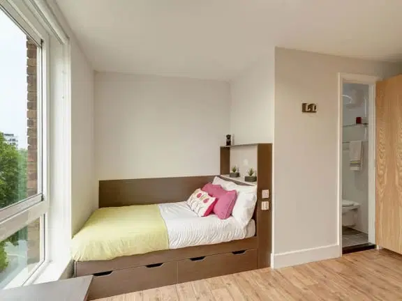 Room Penrhyn Road in Greater London