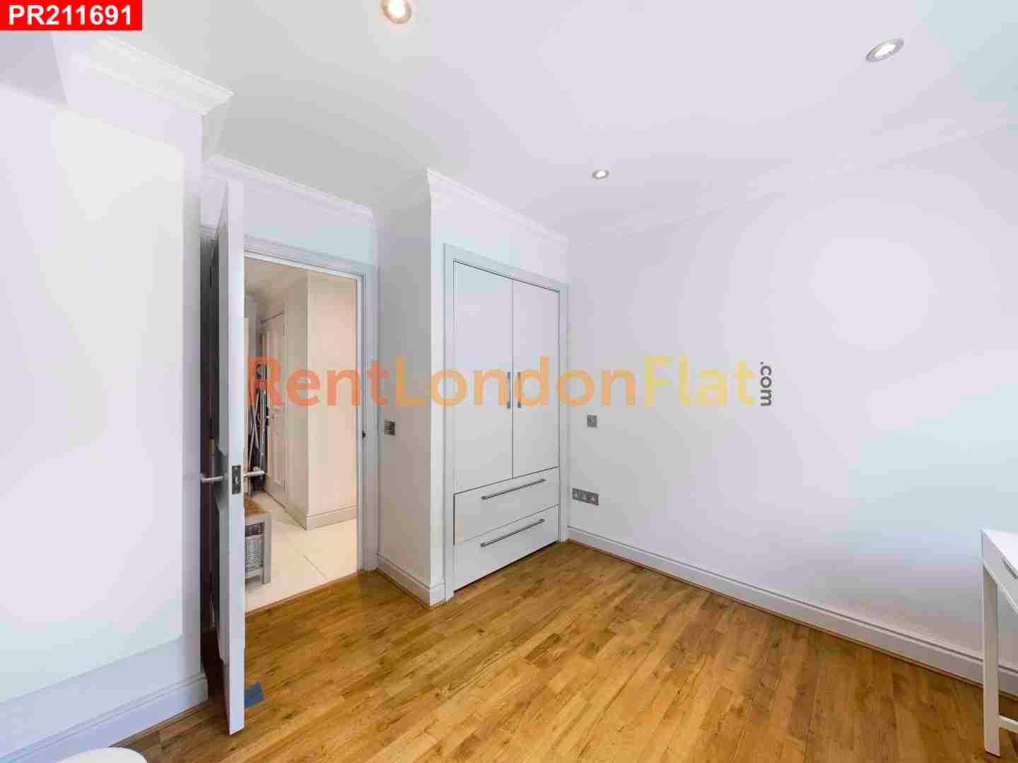Flat Stanhope Gardens in Greater London