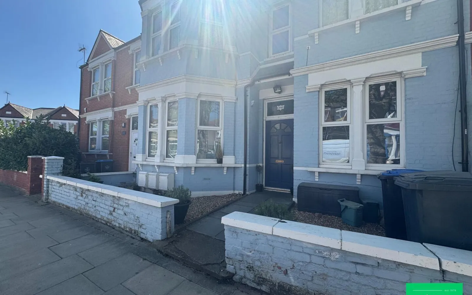 Flat Cedar Road in Greater London