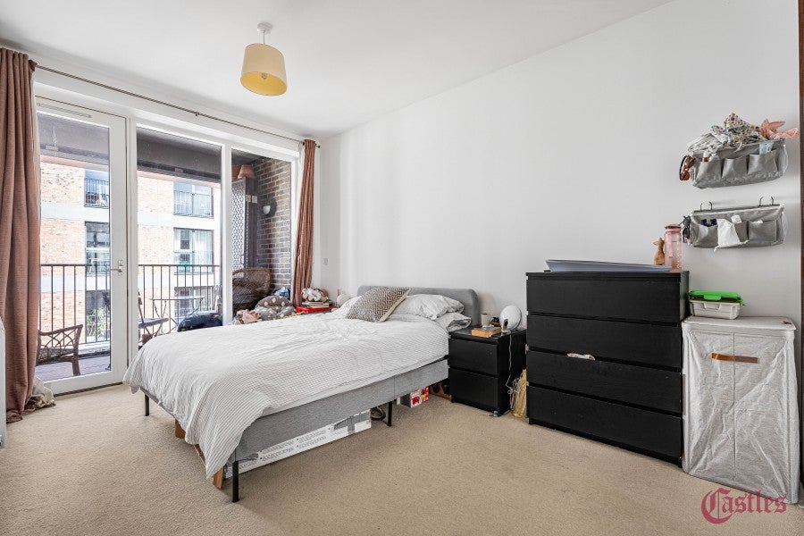 Flat Monier Road in Greater London