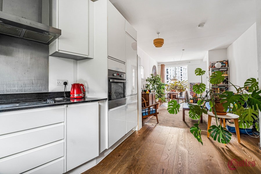 Flat Monier Road in Greater London