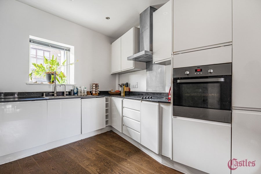 Flat Monier Road in Greater London