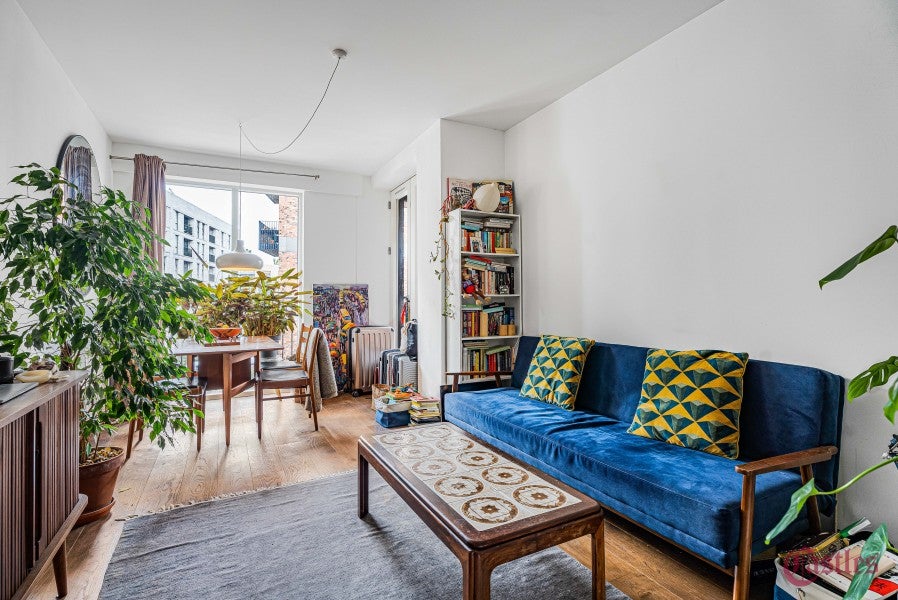Flat Monier Road in Greater London