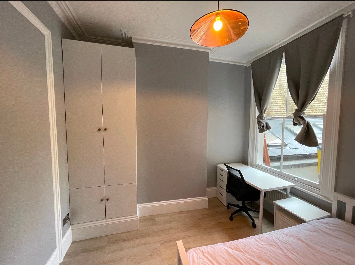 Flat Iffley Road in Greater London