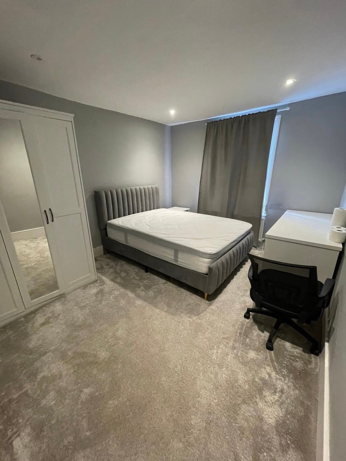 Flat Iffley Road in Greater London
