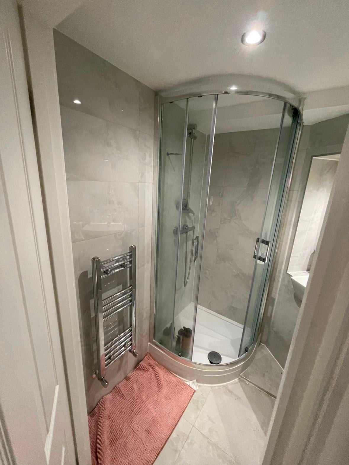 Flat Iffley Road in Greater London