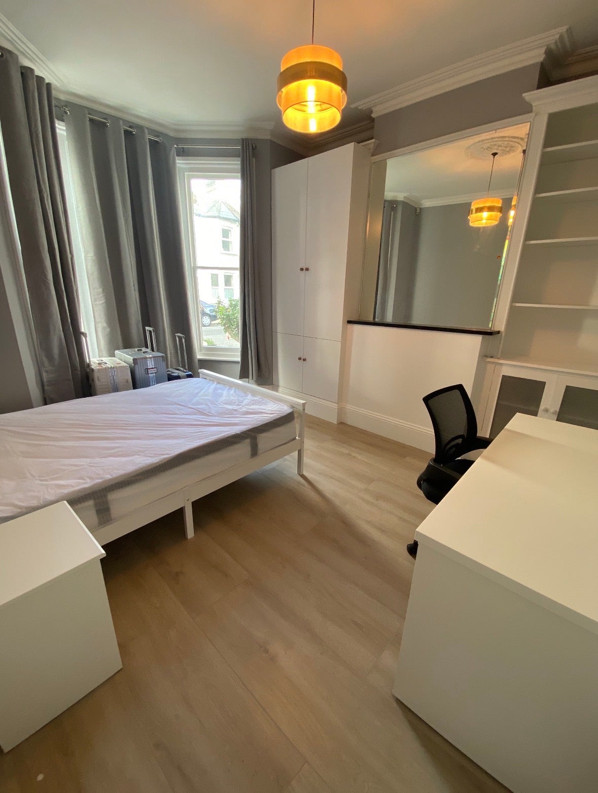 Flat Iffley Road in Greater London
