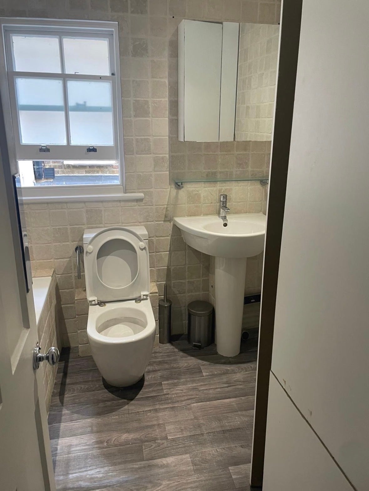 Flat Iffley Road in Greater London