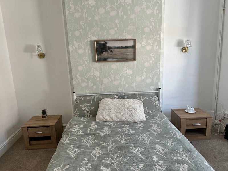 Room Ena Avenue in Nottingham