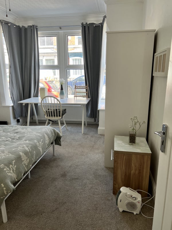 Room Ena Avenue in Nottingham
