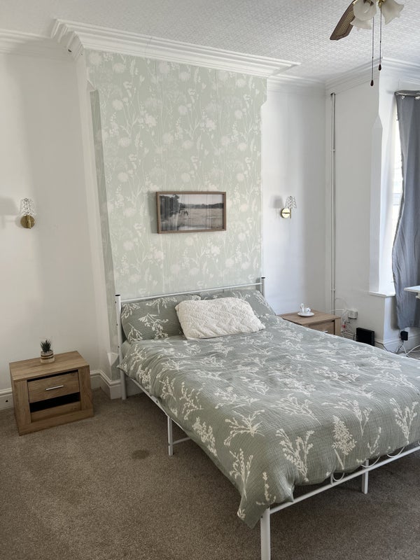 Room Ena Avenue in Nottingham