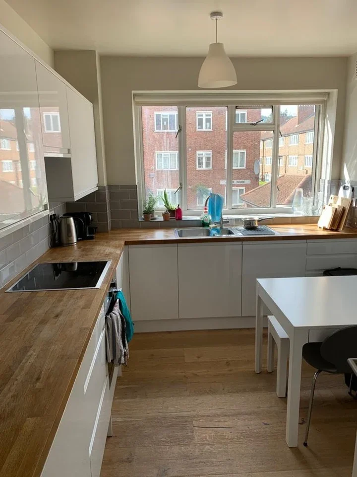 Room Sirdar Road in Greater London