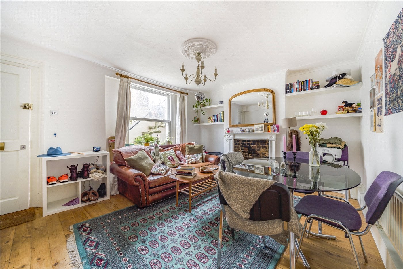 Flat Driffield Road in Greater London