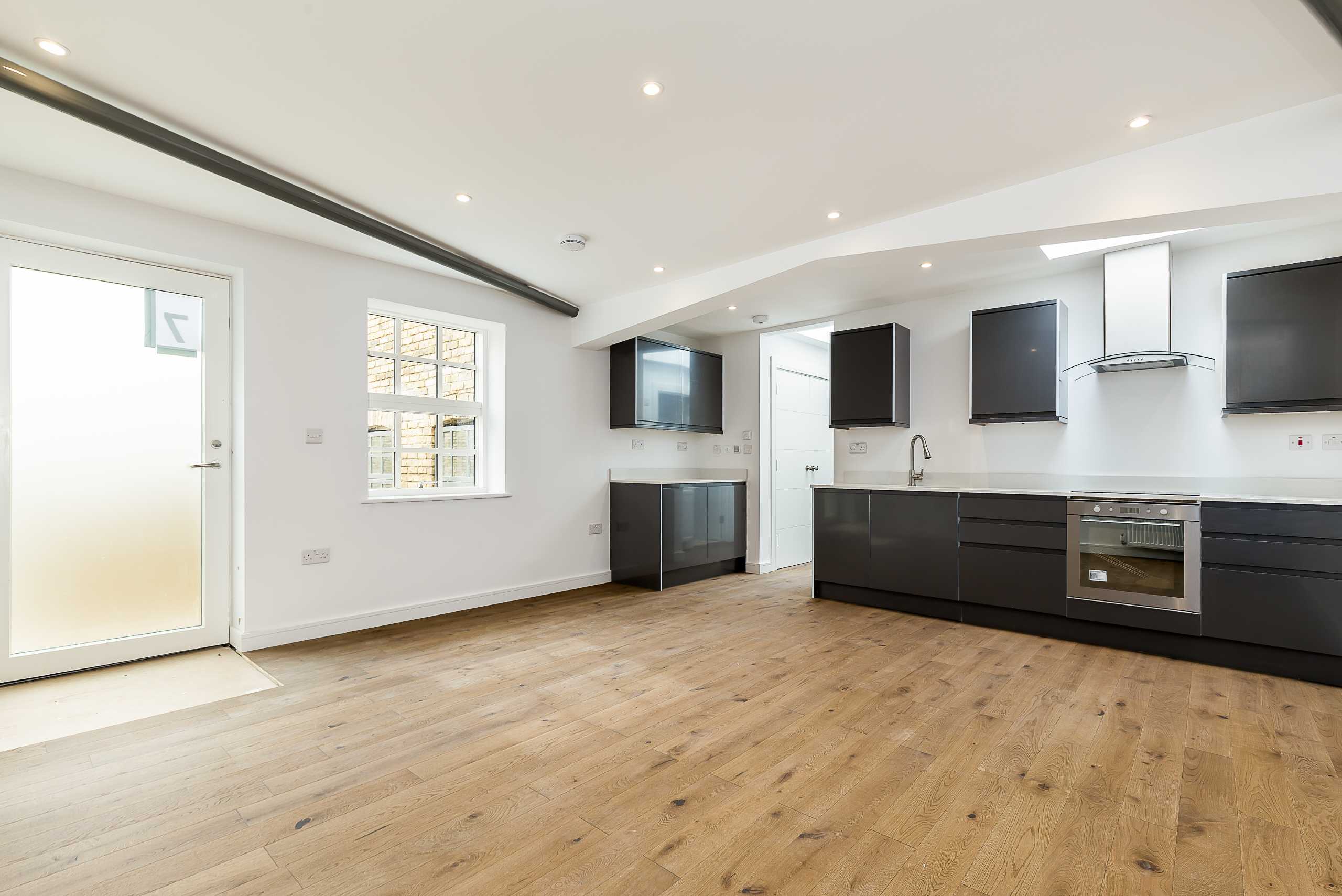 Flat Worple Road in Greater London