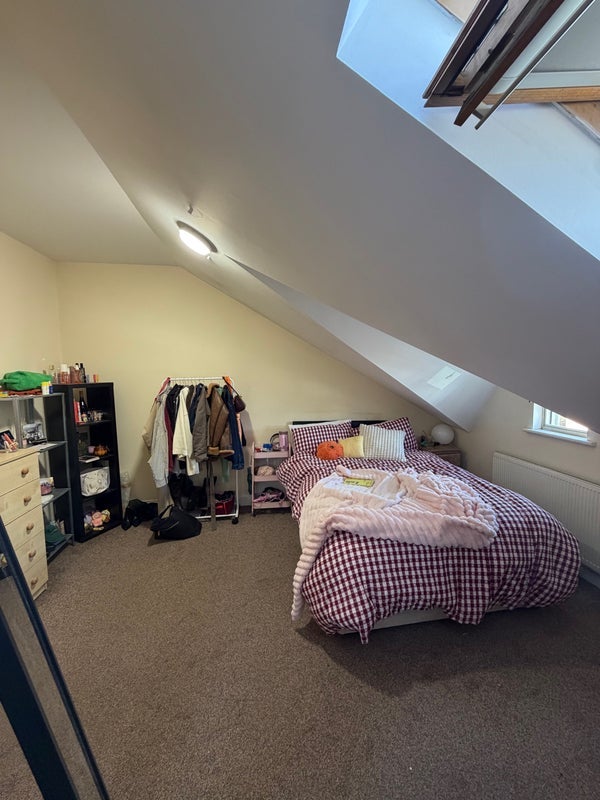 Room Moffat Road in Greater London