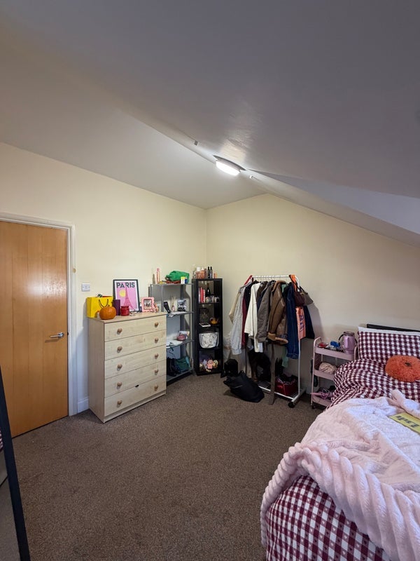 Room Moffat Road in Greater London