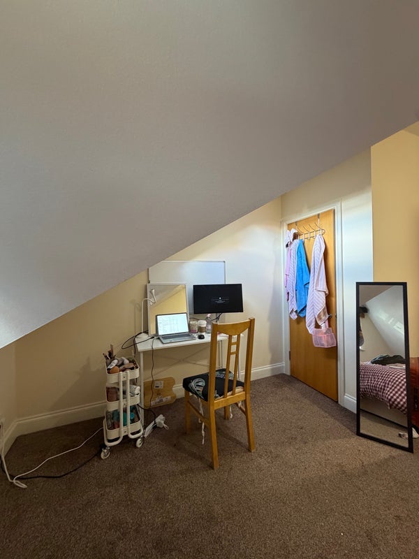 Room Moffat Road in Greater London