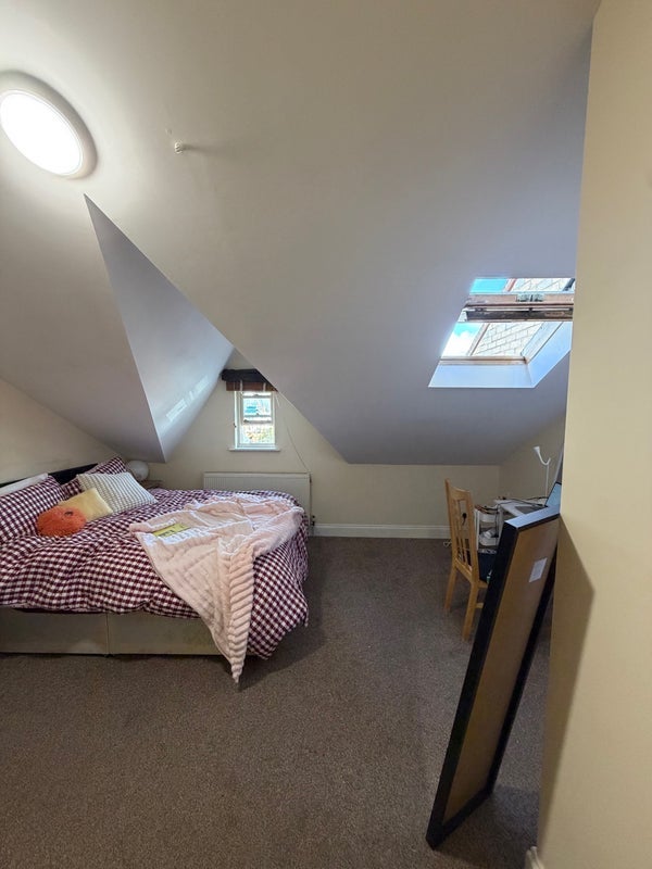 Room Moffat Road in Greater London