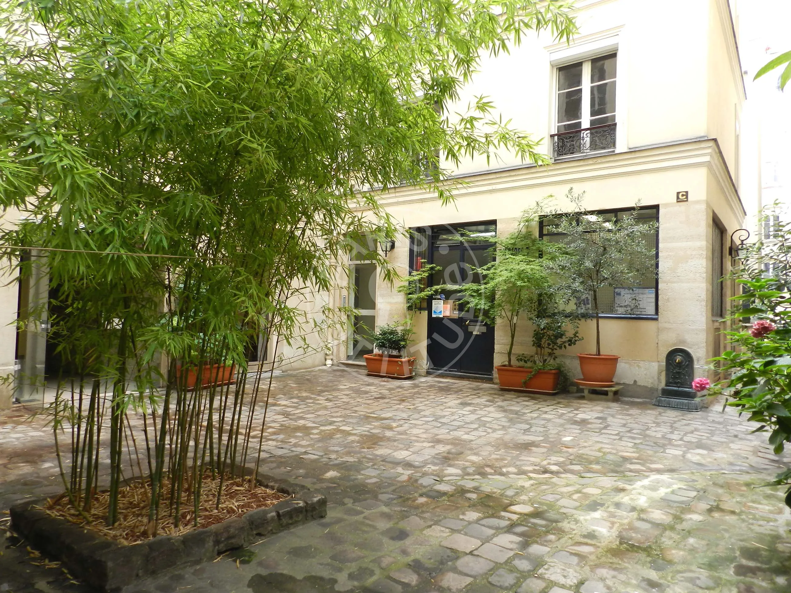 Appartement Rue de la Sourdière à Paris