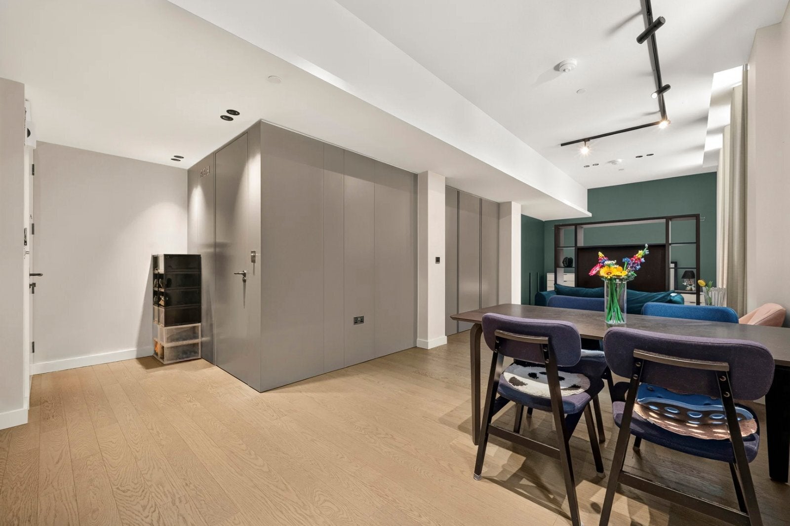Flat Macklin Street in Greater London