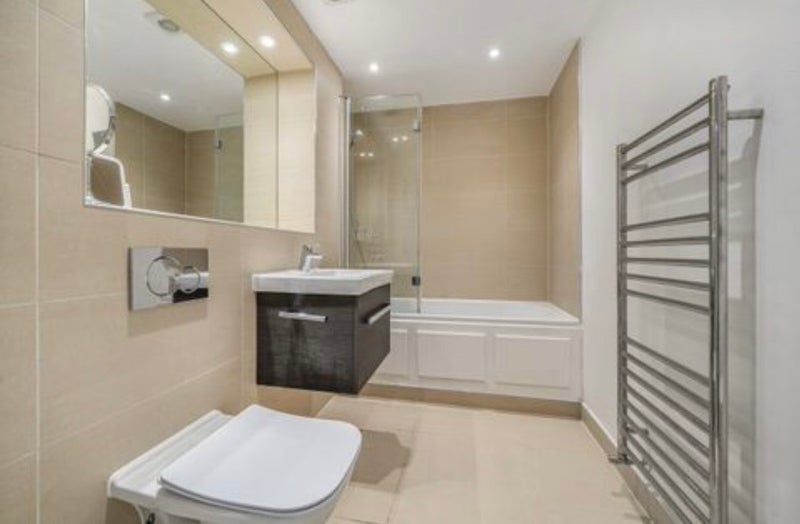 Room Glebelands Avenue in Greater London