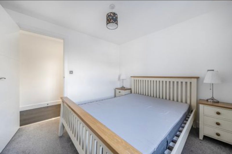 Room Glebelands Avenue in Greater London