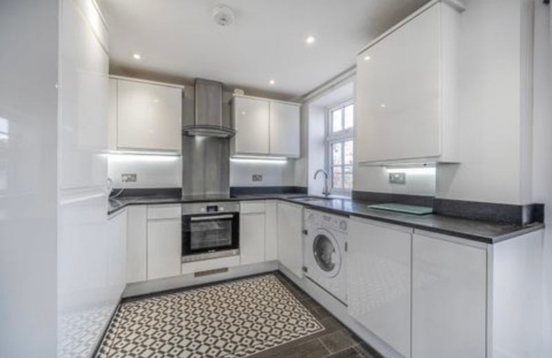 Room Glebelands Avenue in Greater London