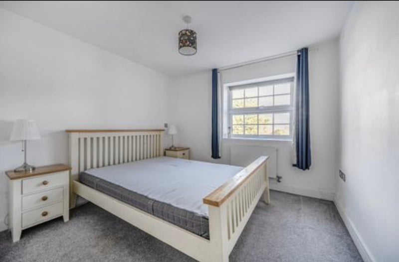 Room Glebelands Avenue in Greater London