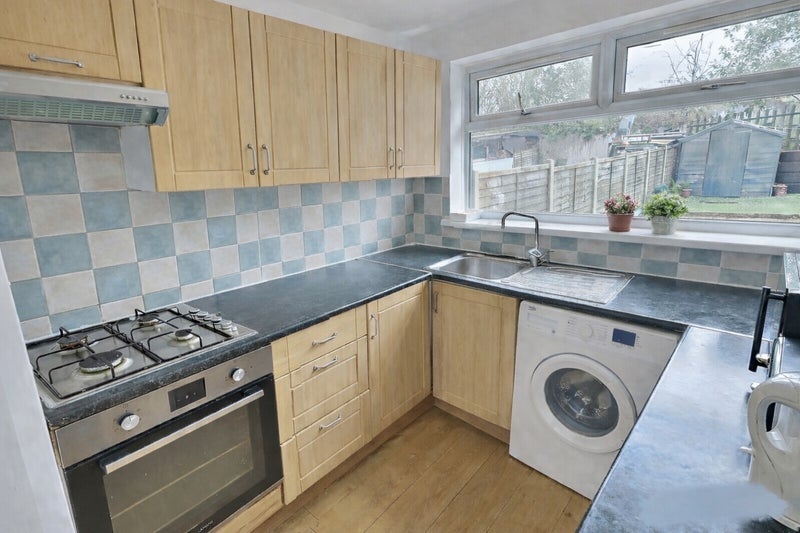Room Farmer Road in Greater London