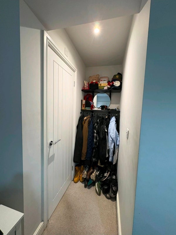 Room Mill Hill Road in Wakefield