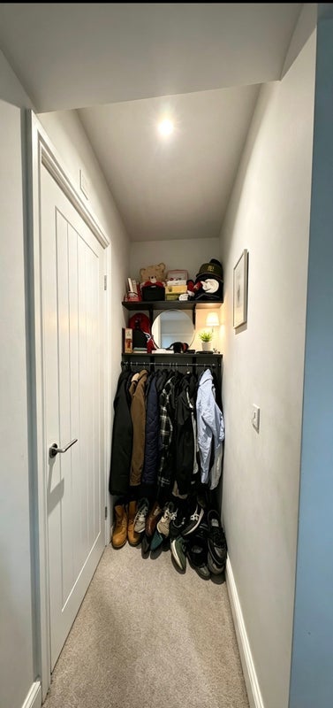 Room Mill Hill Road in Wakefield