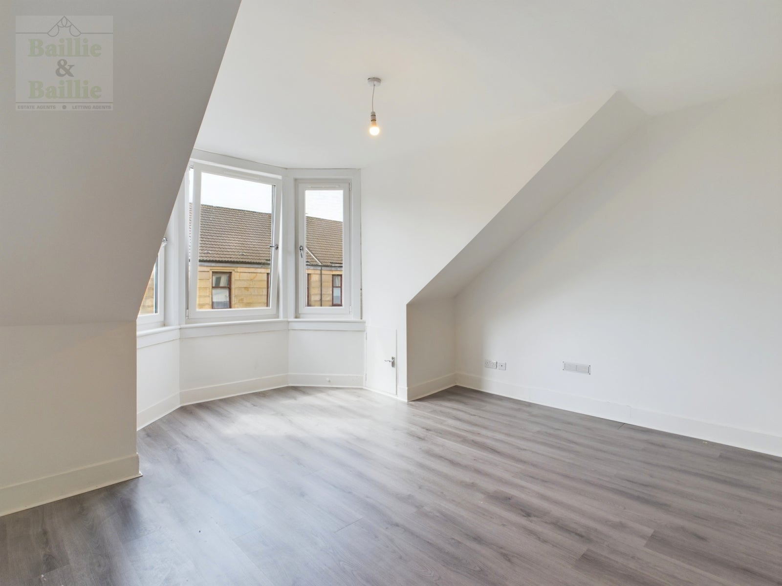 Flat Paisley Road in Renfrew