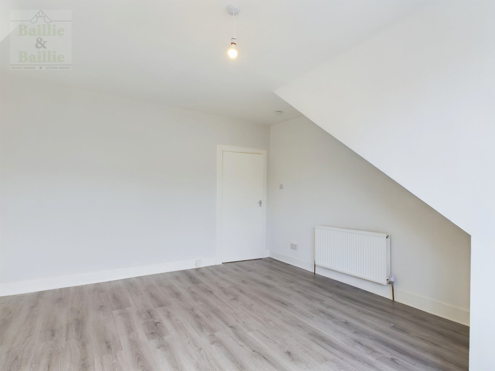 Flat Paisley Road in Renfrew