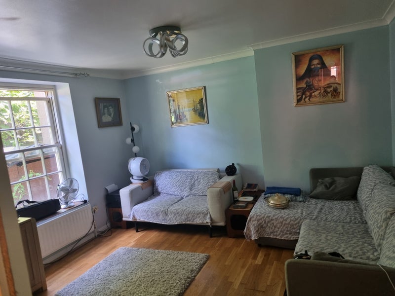 Room Ossulston Street in Greater London