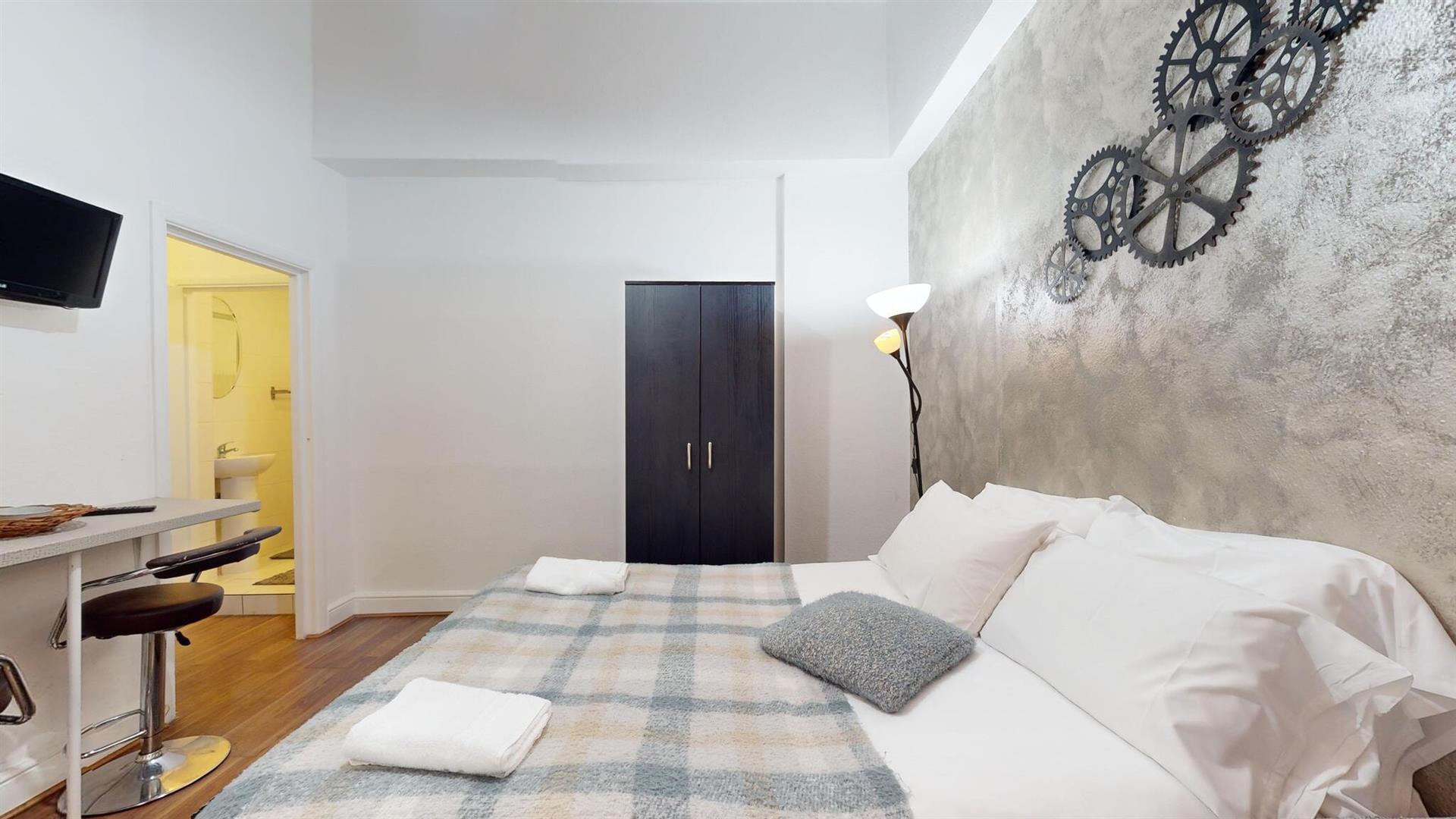 Flat Knaresborough Place in Greater London