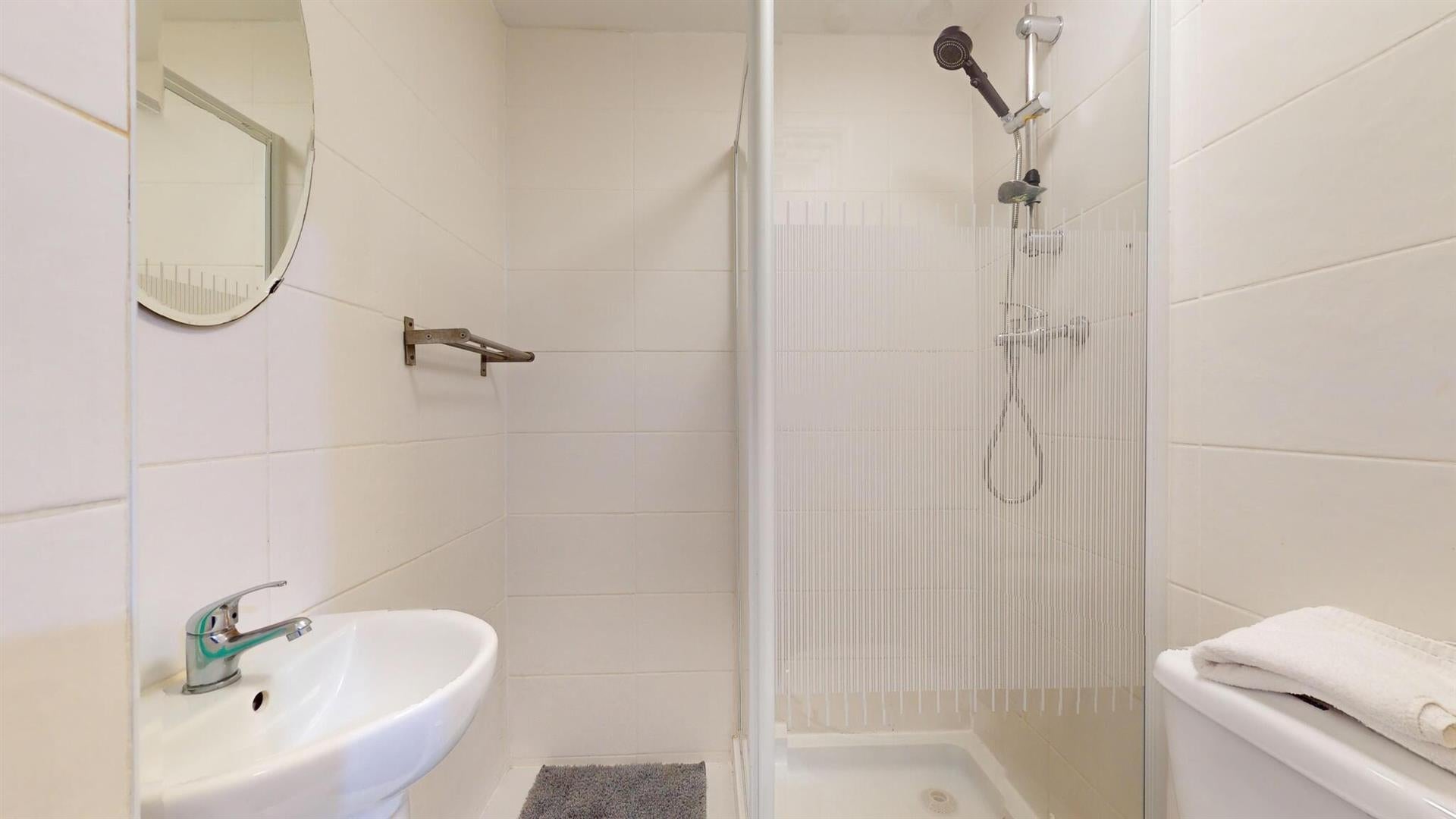 Flat Knaresborough Place in Greater London