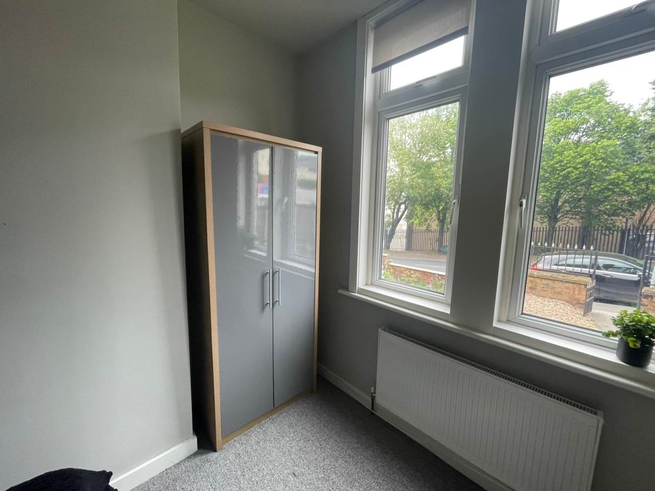 Room Silver Royd Hill in Leeds