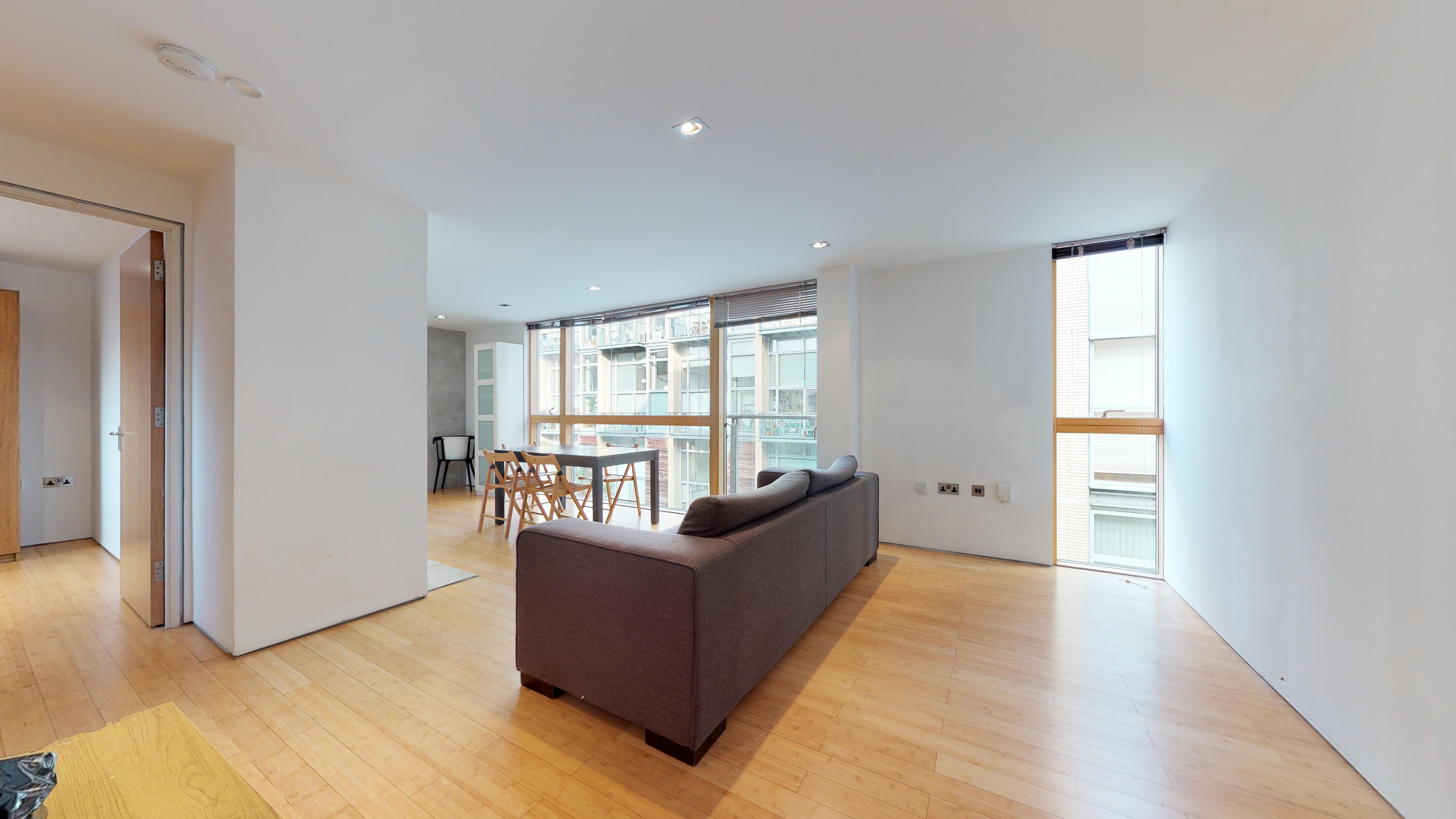 Flat Mortimer Road in Greater London