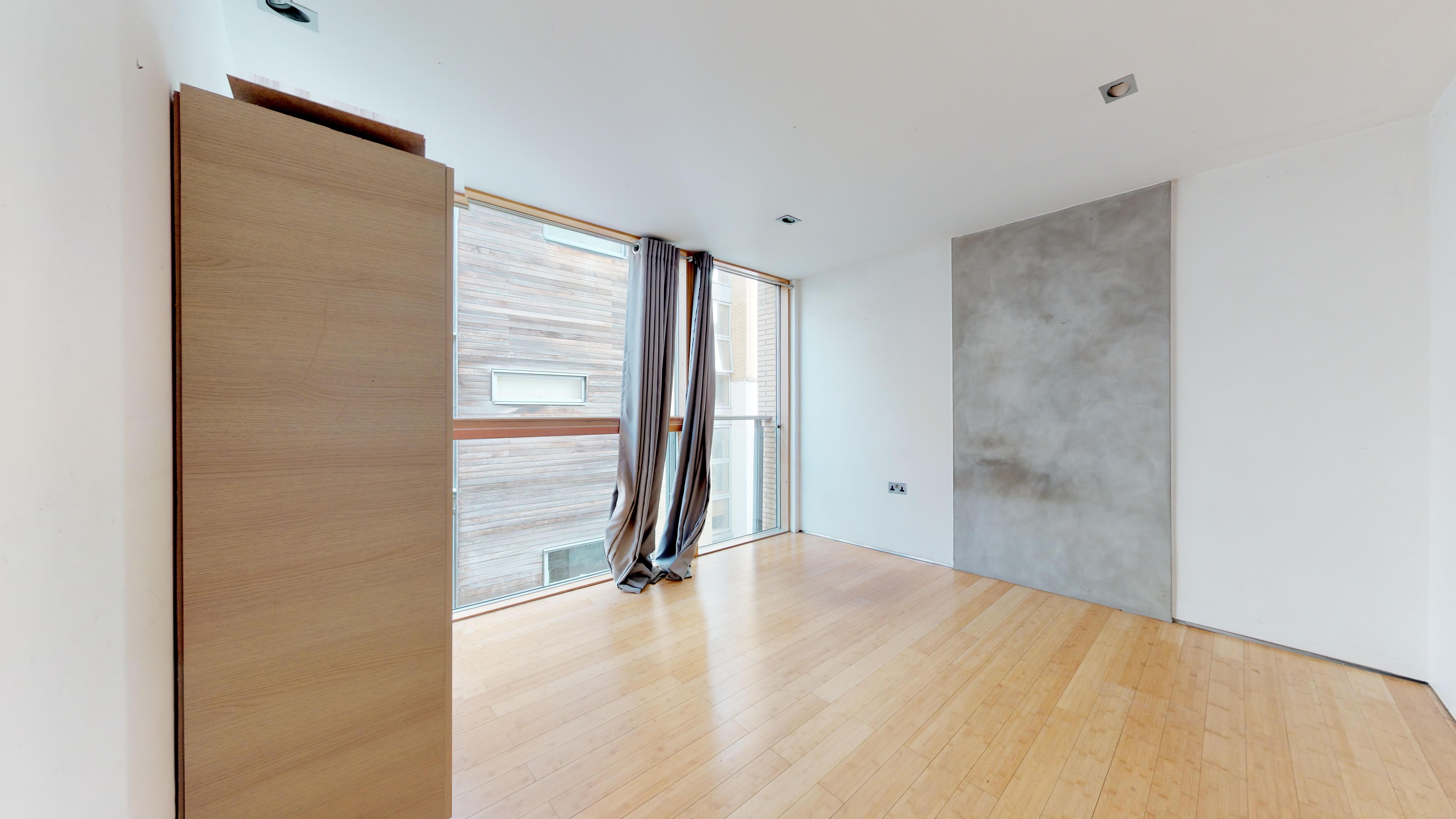 Flat Mortimer Road in Greater London