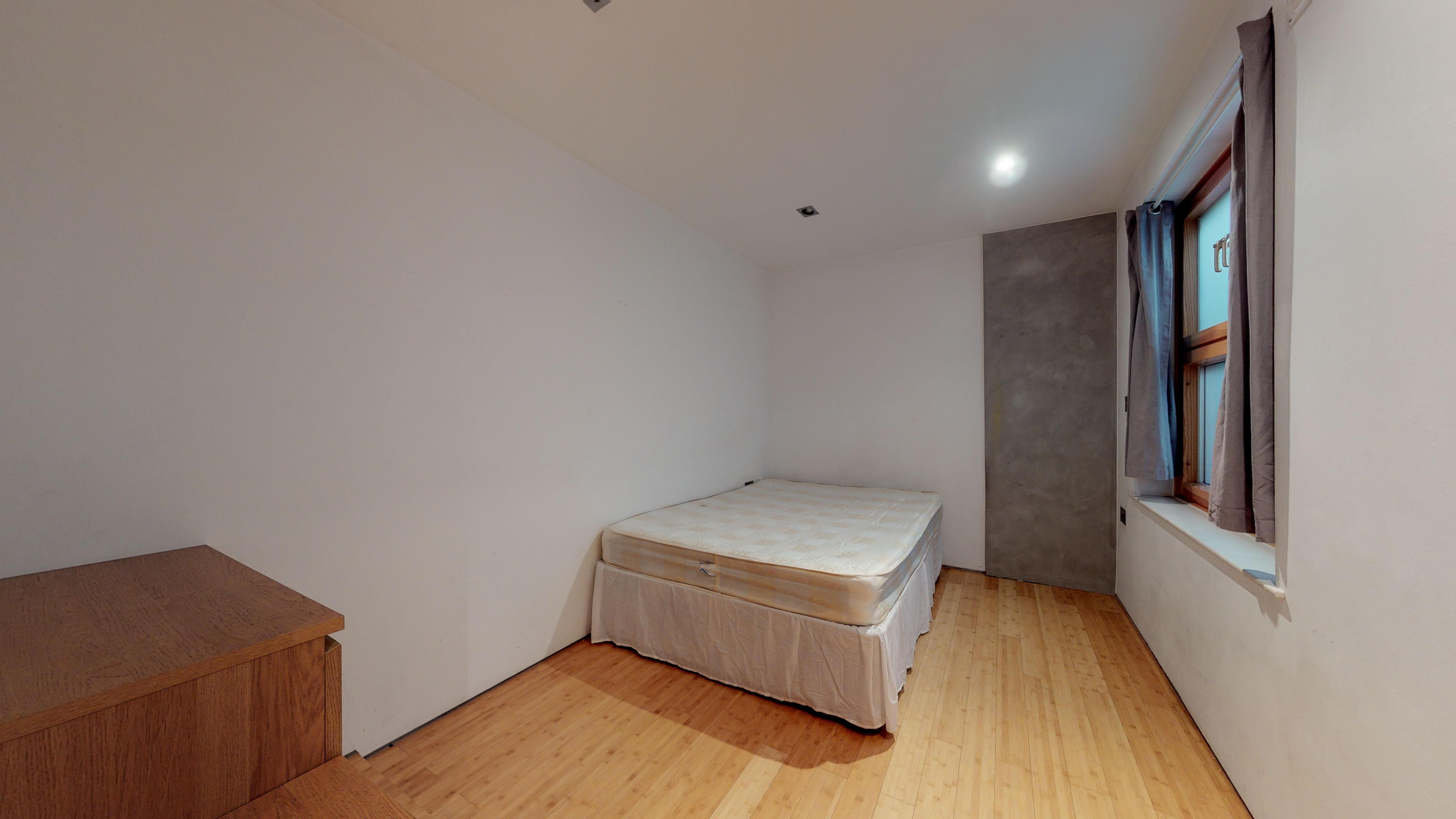 Flat Mortimer Road in Greater London