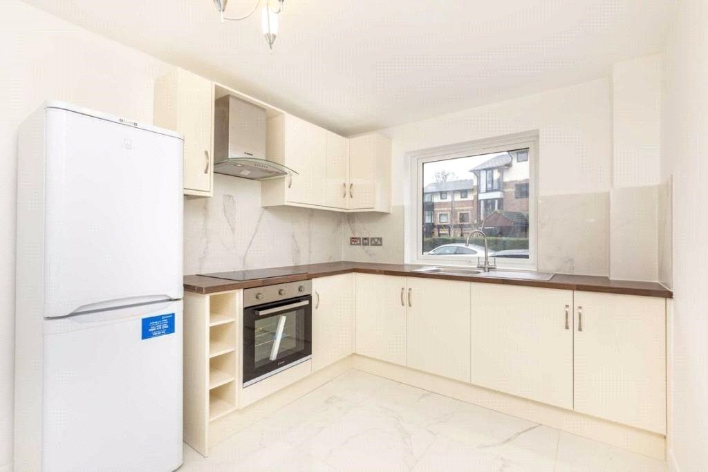 House Barnfield Place in Greater London