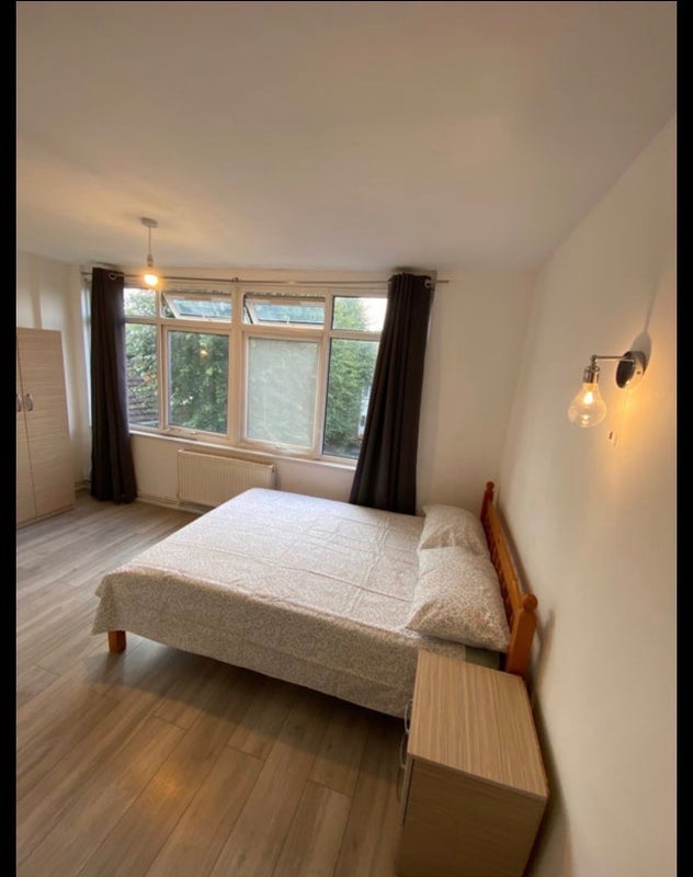 Room Upper Richmond Road in Greater London