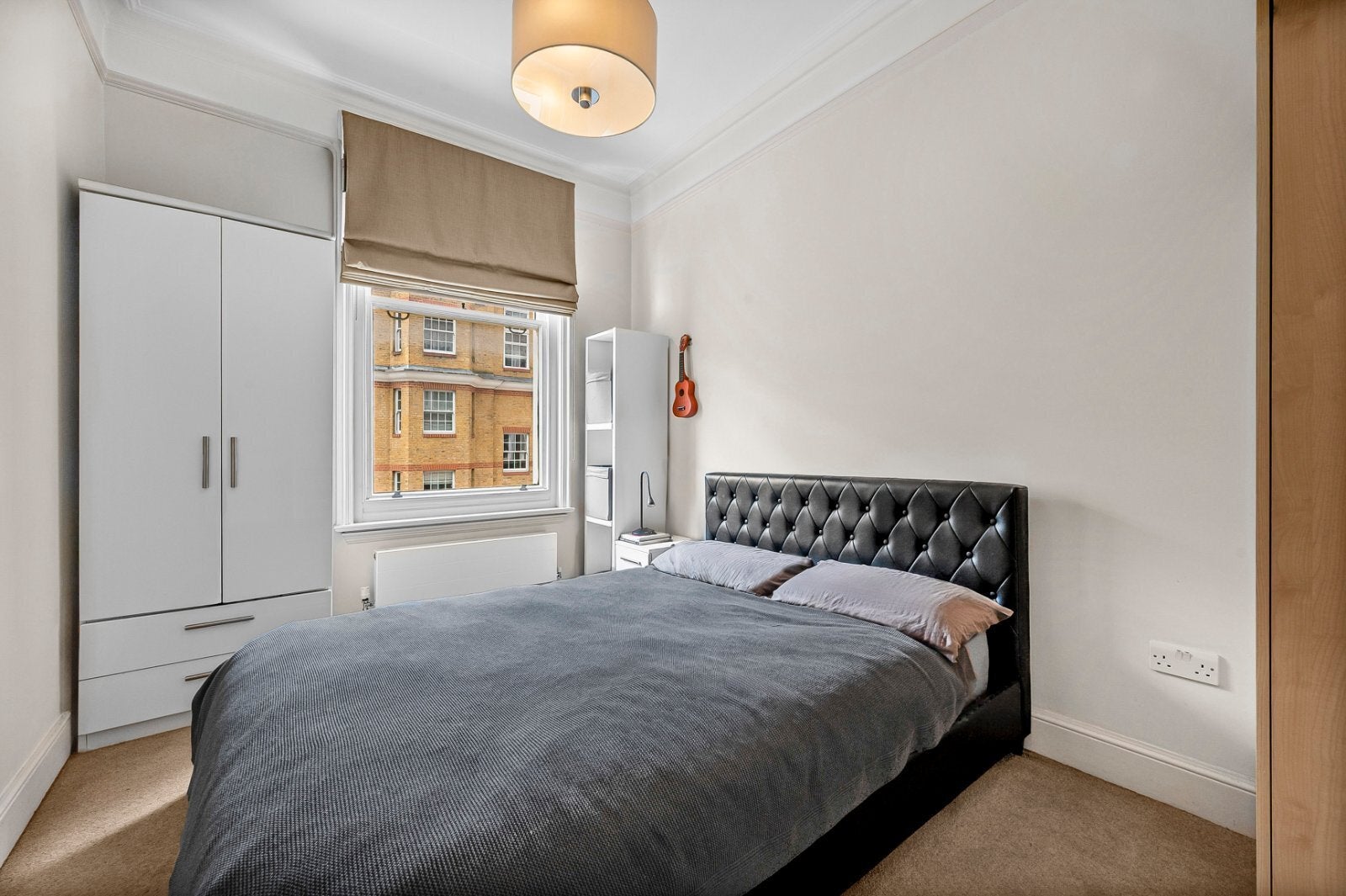 Flat Ridgmount Gardens in Greater London
