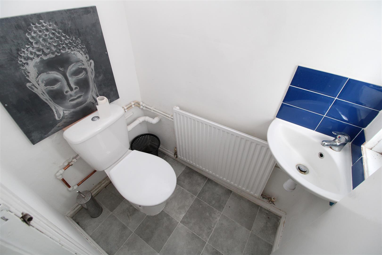 Flat Kingsland Terrace in Pontypridd