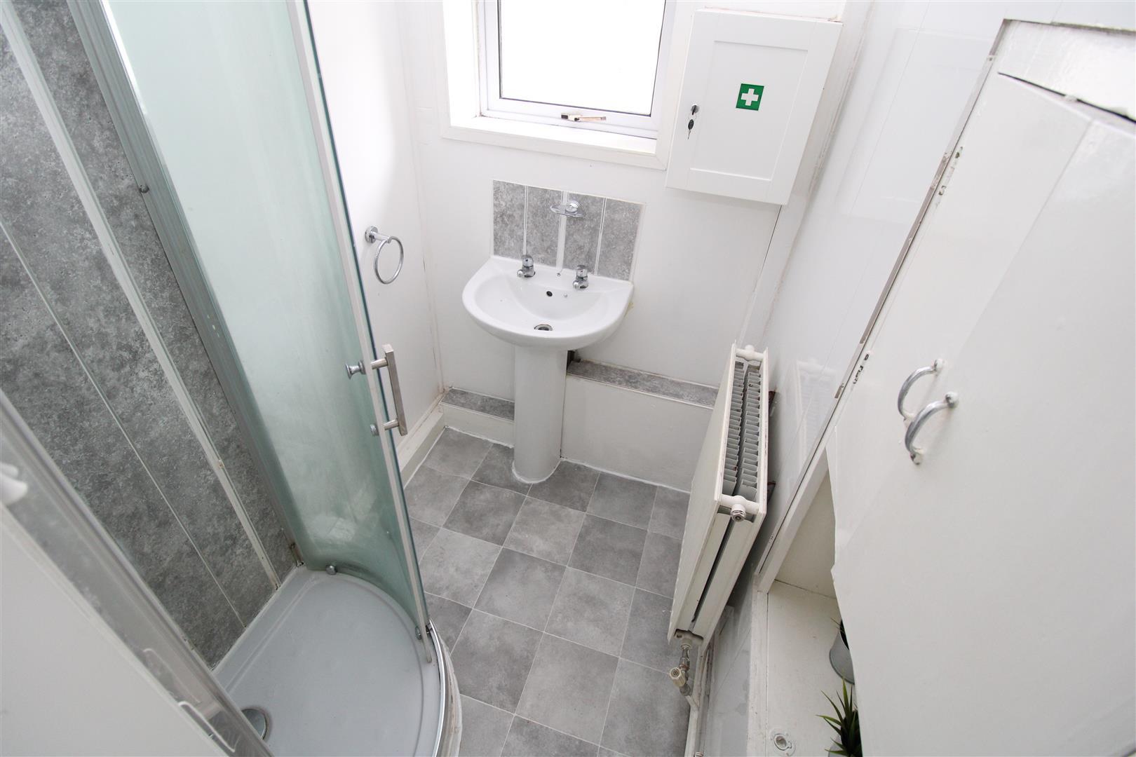 Flat Kingsland Terrace in Pontypridd