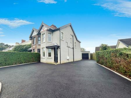 House Hillsborough Road in Lisburn