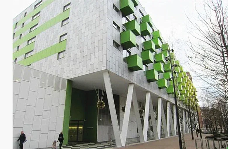 Flat Barking Town Square in Greater London