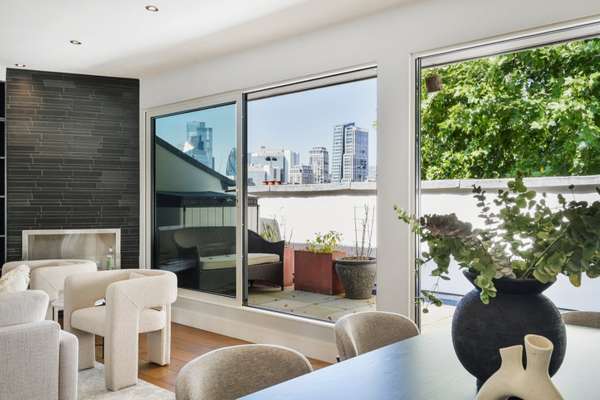 Flat Scandrett Street in Greater London